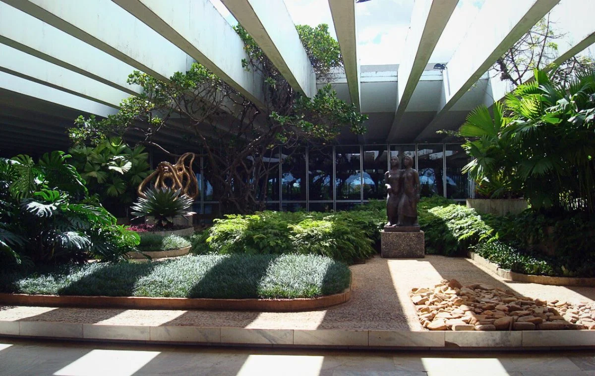 Jardim de Inverno: Conceito e História 15 Sala interna do Palácio do Itamaraty - Oscar Niemeyer.