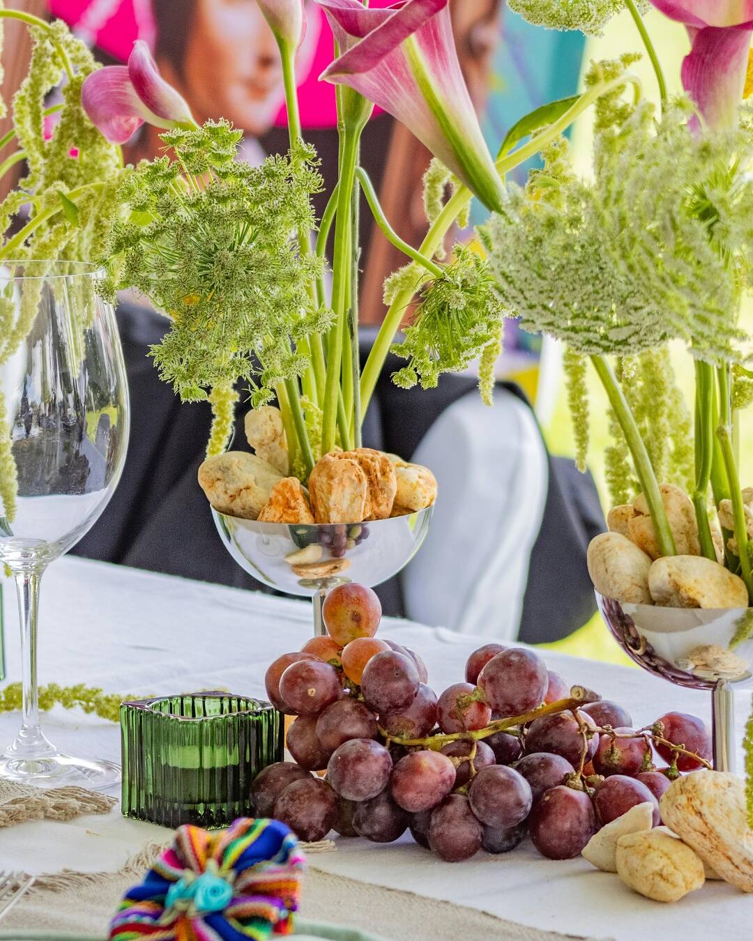 Flores para atrair boas energias em 2026 no Réveillon 1 Combinações de flores, frutas e nozes são excelentes para o Reveillon.