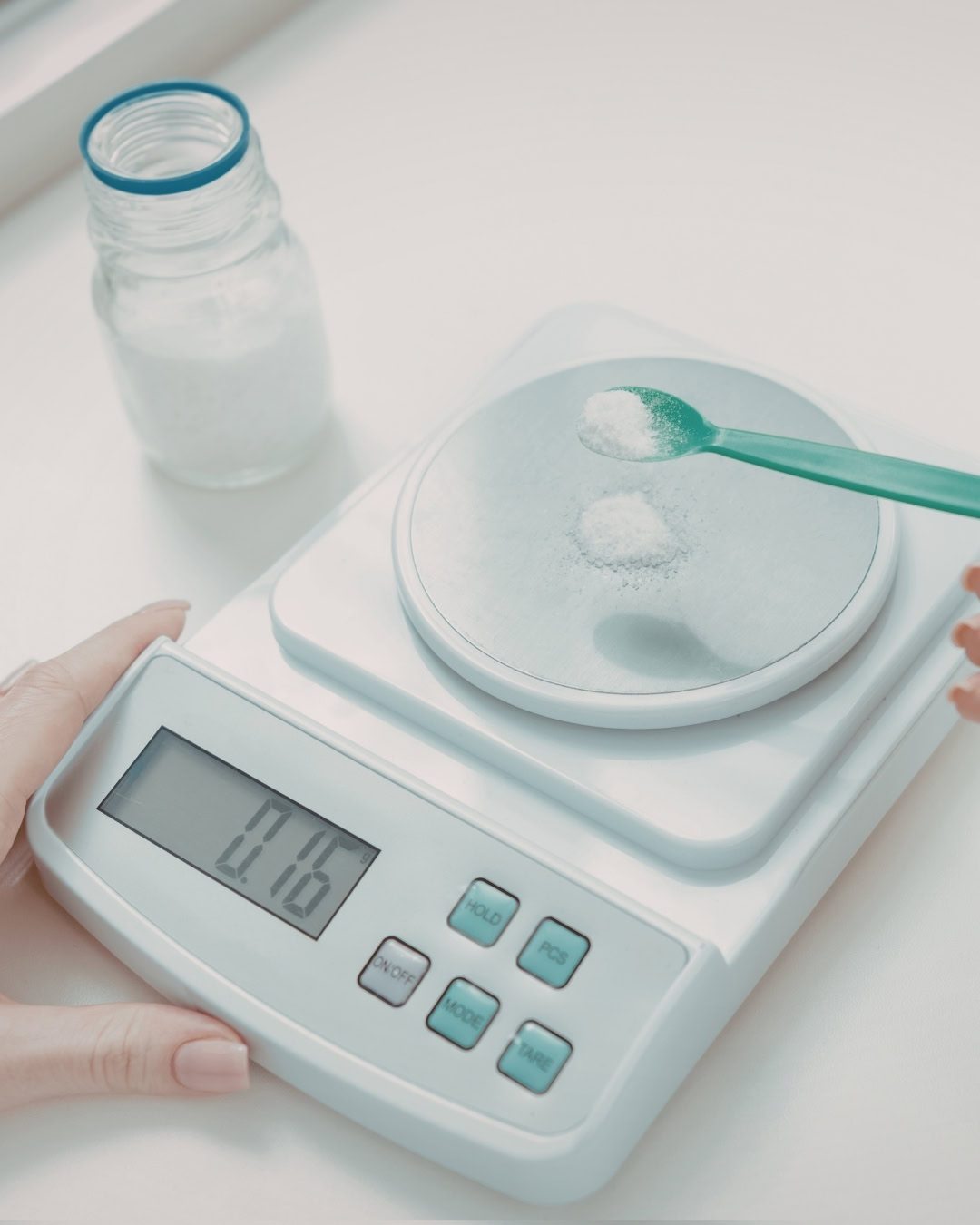 Hormônio Enraizador: O que é e como usar em suas mudas 1 Separe somente a quantidade que você vai utilizar.